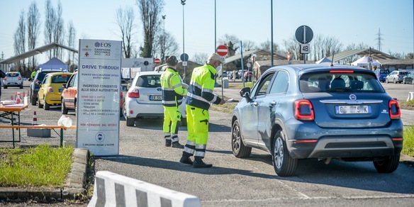 Coronavirus, il bollettino di oggi: 718 morti e 18.938 contagi