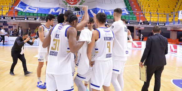 Basket, Brindisi batte Milano e aggancia il primo posto