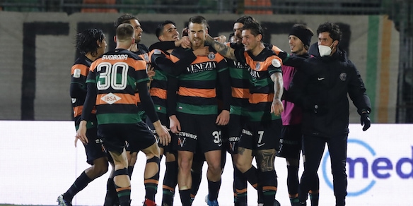 Venezia-Cosenza 3-0: Ceccaroni, Crnigoj, Esposito in gol