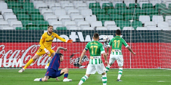 Atletico Madrid, un pari che accende la Liga. Show del Valencia