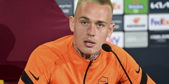 Karsdorp, il padre: "Aveva accettato il Genoa, ecco cosa lo ha convinto a restare"