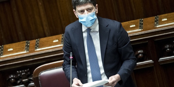 Vaccini Covid, Speranza: "Guardiamo con fiducia a nuova fase"