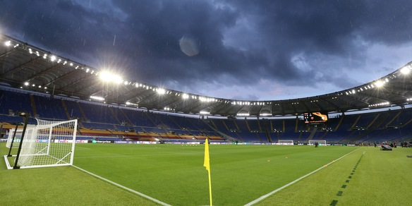 Roma-Ajax, il supporto dei tifosi: fuochi d’artificio all’esterno dell’Olimpico