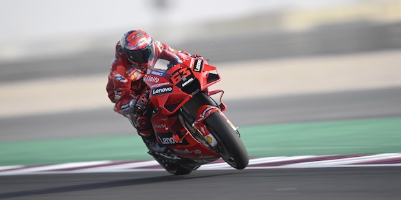 MotoGp, prove libere 2 Gp Portogallo: Bagnaia in testa, Marquez sesto. Rossi ancora indietro