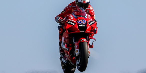 MotoGp, warm-up Gp Portogallo: Miller davanti, Rossi 18°