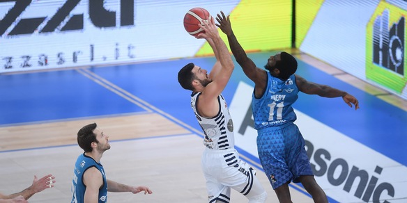 Sassari torna a vincere: dominata Brescia 94-82