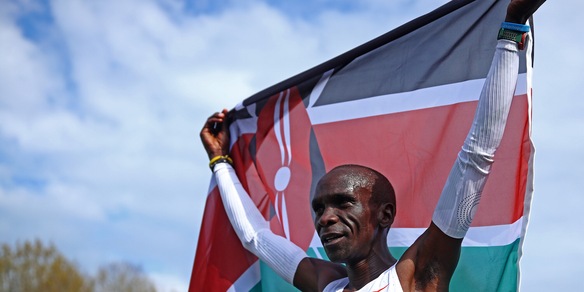 Kipchoge vince la maratona a Enschede, ora è pronto per Tokyo