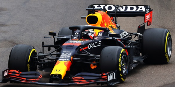 F1, Gp Imola: Verstappen davanti a Hamilton e Norris, Ferrari giù dal podio