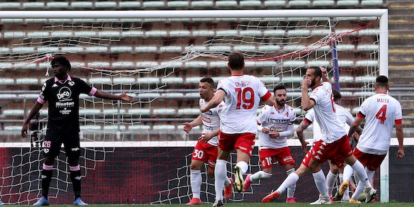 Serie C, il Bari non molla il Palermo: 2-2 in rimonta