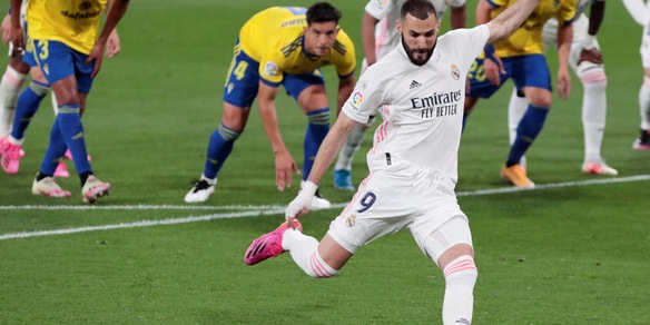 Benzema riporta il Real Madrid in vetta