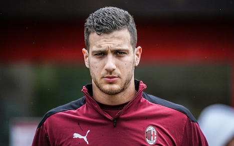 "Dalot, il Napoli beffa il Milan e tratta con lo United"