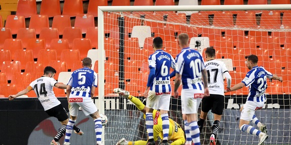 Liga, Gaya salva il Valencia: pareggio in extremis con l'Alaves