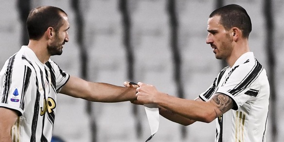 Juve, Bonucci e Chiellini fanno ammenda sui social: spunta il like di Pellé