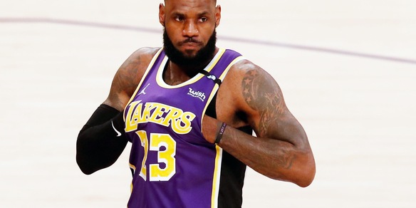 Nba, il ritorno di LeBron non basta ai Lakers. Tatum show