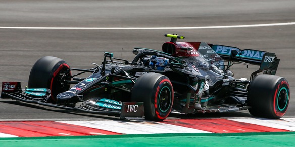 F1, Gp Portogallo: Bottas in pole position davanti a Hamilton. Sainz 5°