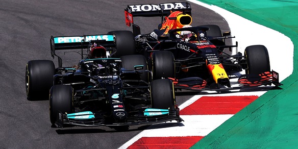F1, Hamilton trionfa in Portogallo davanti a Verstappen. Leclerc 6°