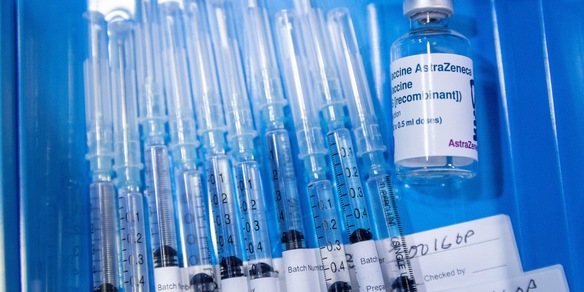 "AstraZeneca agli under 60? Si, ma non alle donne"