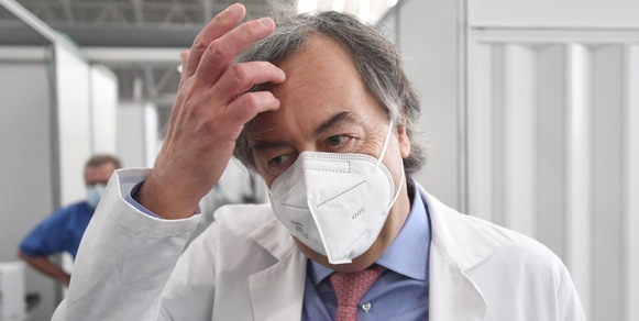 Burioni ironizza sulla Roma. Un tifoso gli risponde così