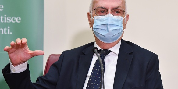 Rezza: "Vaccini Covid Johnson&Johnson e Astrazeneca dai 18 anni"