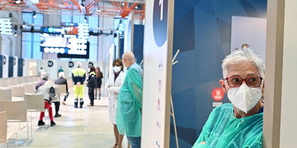 Coronavirus: calano ancora i ricoverati, 207 morti in Italia