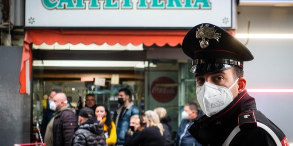 Napoli, movida scatenata nella notte: 52 persone multate