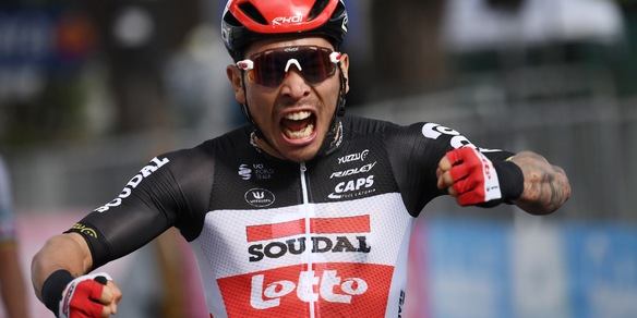 Ewan beffa Nizzolo al Giro d'Italia, cadono Landa e Sivakov