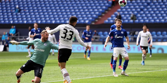 André Silva non basta all'Eintracht. Pari Bayern con il Friburgo