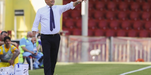 Semplici: "Restare al Cagliari?  Non penso ci siano problemi"