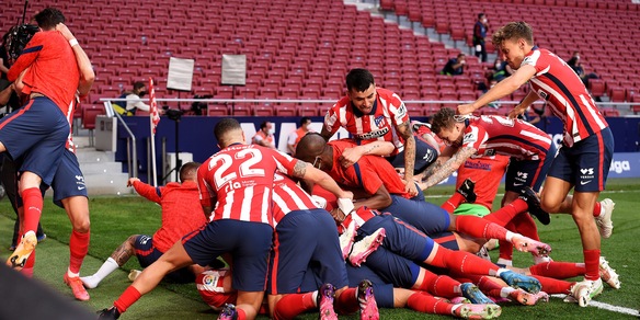 Suarez tiene l'Atletico in vetta: il Real vince ma resta a -2