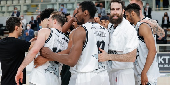 Playoff: Milano in semifinale, Sassari è ancora viva