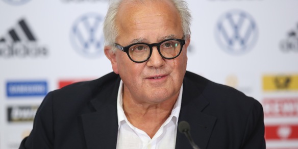 Il presidente della federcalcio tedesca lascia: definì nazista un suo vice