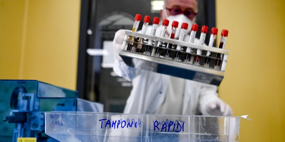 Coronavirus, il bollettino odierno: 4.452 contagi, 201 morti