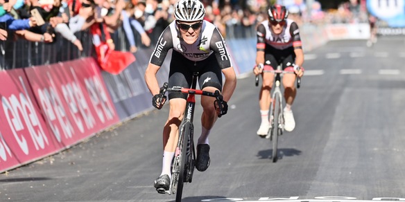 Giro d’Italia, Schmid vince l'11ª tappa. Bernal resta in rosa