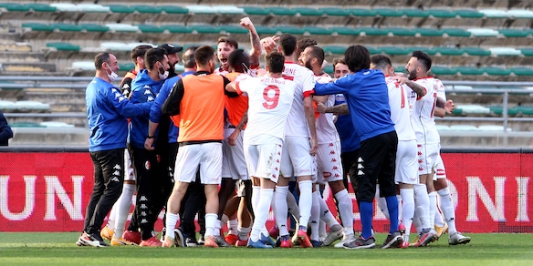 Play off Serie C, Bari e Palermo volano al turno successivo
