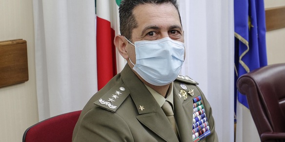 Vaccini a domicilio per il Covid: le linee guida di Figliuolo