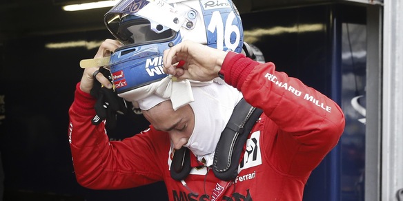 Figuraccia Ferrari, Leclerc non parte: problemi al cambio