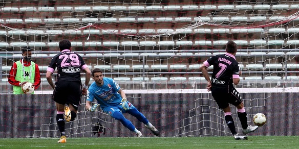 Serie C, playoff. Palermo, urlo Floriano: 1-0 all'Avellino. Ko il Bari
