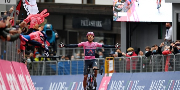 Bernal domina la cima Coppi: Giro d'Italia a un passo