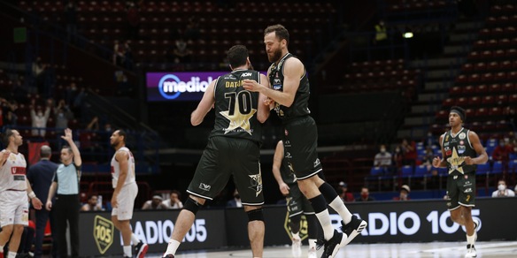 Milano domina gara 2 con Venezia: semifinale sul 2-0