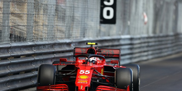 Ferrari, è il turno di Carlos Sainz con le gomme da 18 pollici