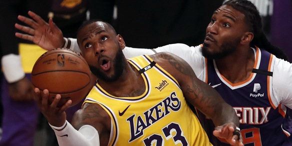 Nba, James e Davis trascinano i Lakers. Milwaukee si porta sul 3-0