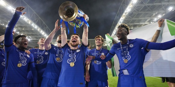 Il trionfo di Jorginho e i complimenti del Napoli