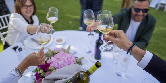 Matrimoni, battesimi, feste: serve il green pass anche in zona bianca