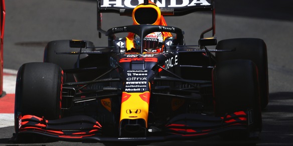 F1, prove libere 1 Gp Baku: Verstappen in testa davanti alle Ferrari