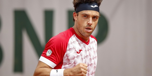 Roland Garros, Musetti vince il derby con Cecchinato e vola agli ottavi