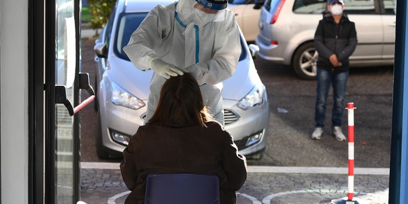 Coronavirus, il bollettino: 2.275 nuovi casi e 51 morti