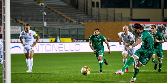 Playoff Serie C, l'Avellino acciuffa il Padova e Mandorlini si infuria