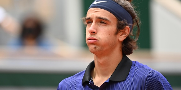 Musetti si ritira, Djokovic vola ai quarti contro Berrettini