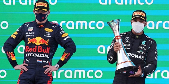 F1, Verstappen: "Scontrarsi con Hamilton? Siamo troppi esperti per farlo"