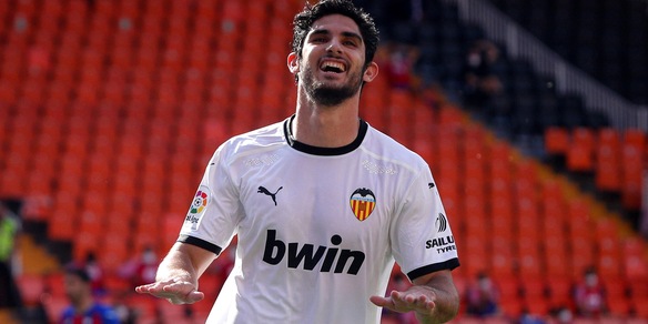 Calciomercato Fiorentina, caccia agli esterni: Guedes o Gonzalez